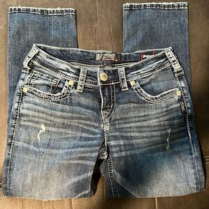 Women’s Silver Capris.